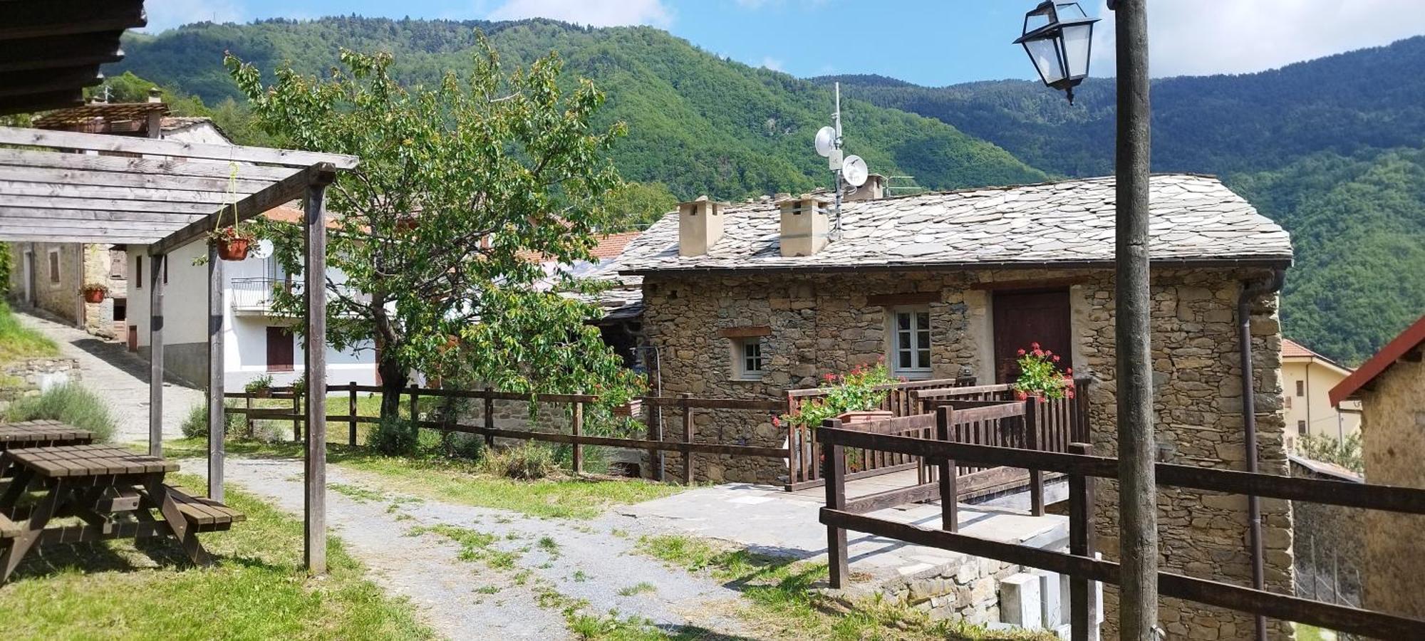 Rifugio Ca' Da Cardella Hotel Mendatica Exterior foto