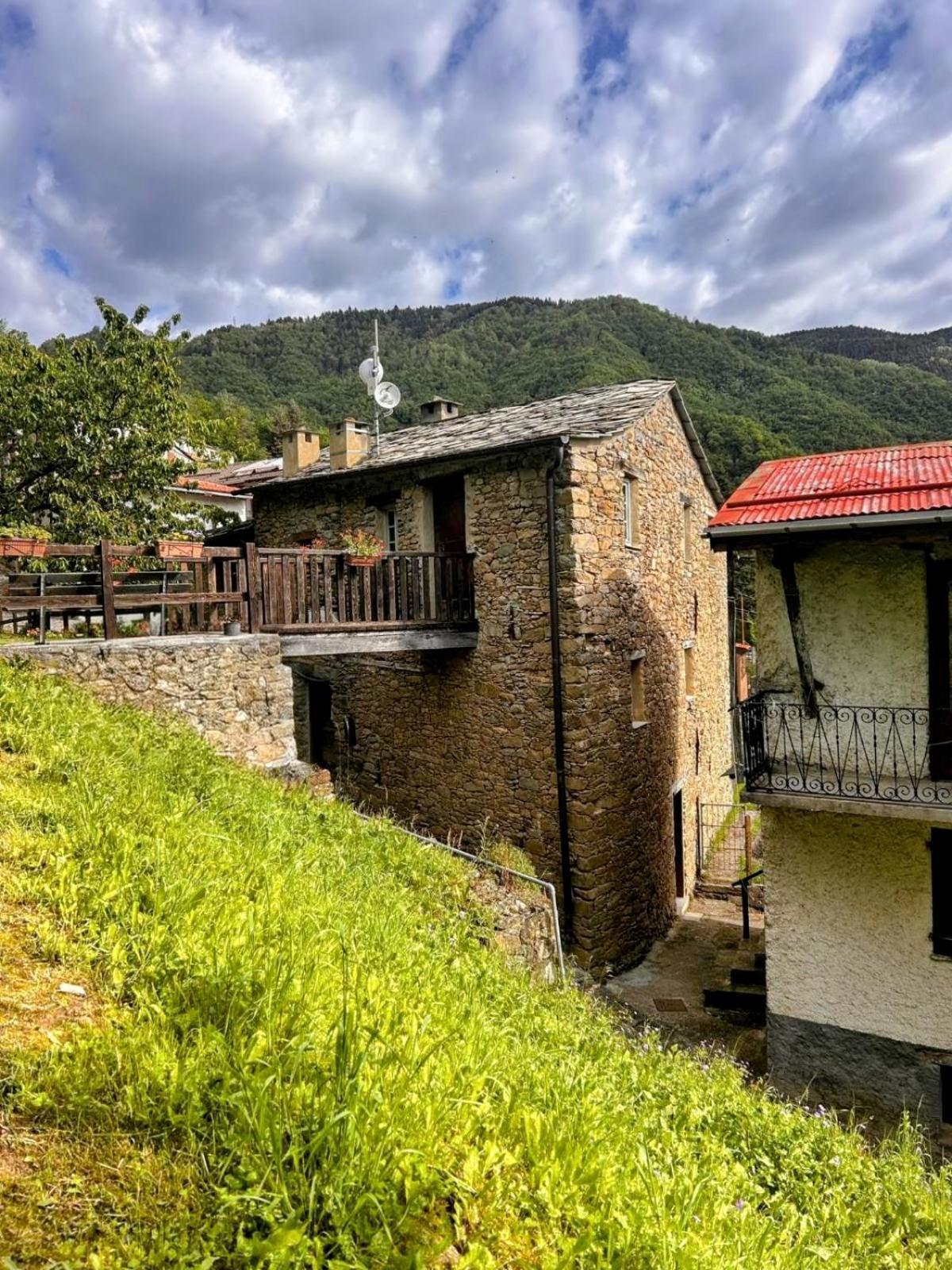Rifugio Ca' Da Cardella Hotel Mendatica Exterior foto